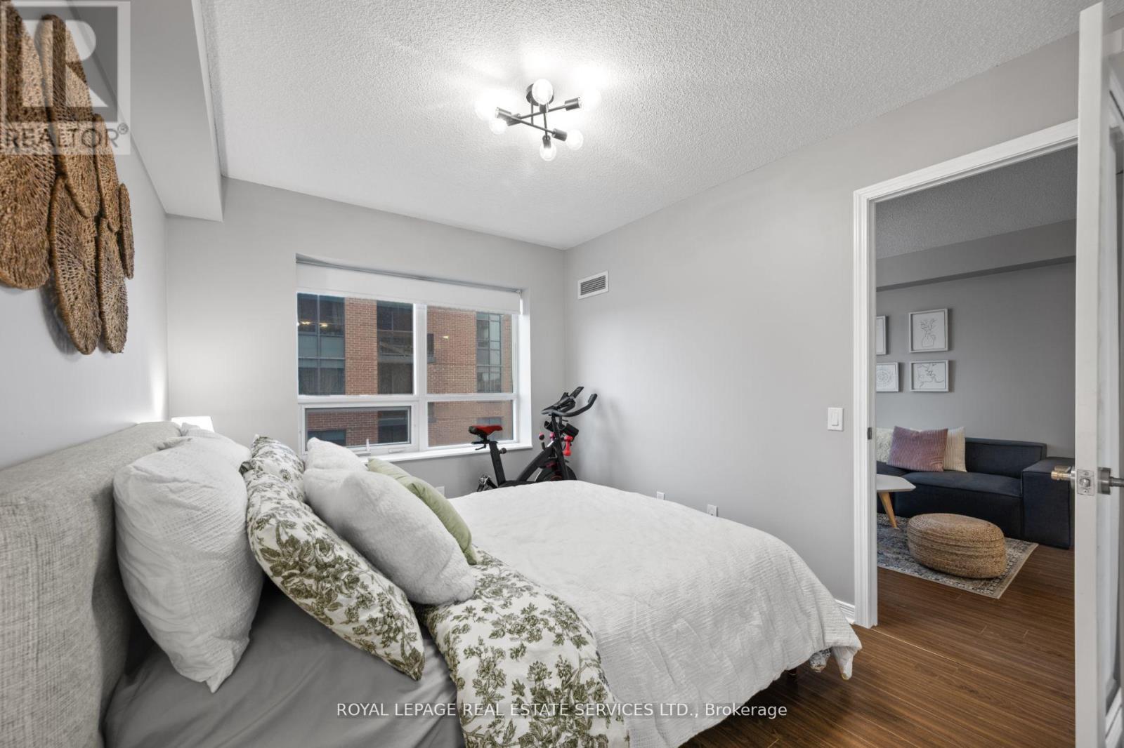 












834 - 60 HEINTZMAN STREET

,
Toronto,




Ontario
M6P5A1

