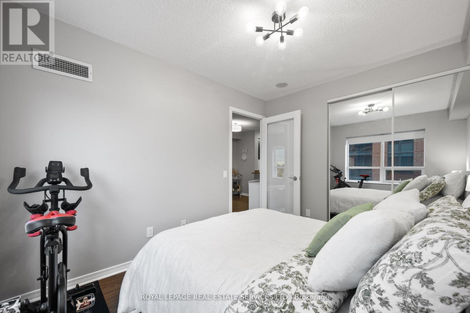 












834 - 60 HEINTZMAN STREET

,
Toronto,




Ontario
M6P5A1

