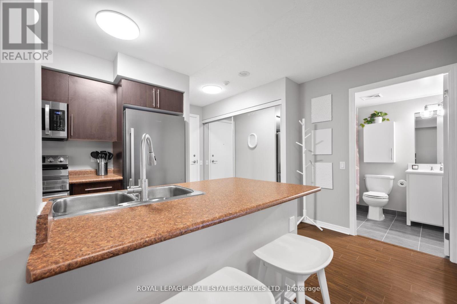 












834 - 60 HEINTZMAN STREET

,
Toronto,




Ontario
M6P5A1

