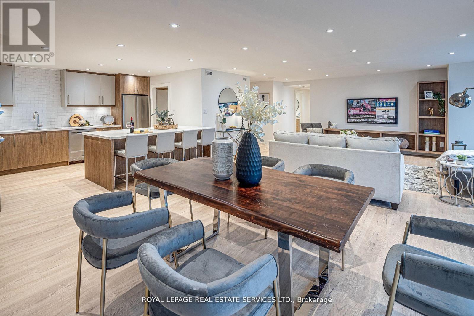 












2008 - 175 CUMBERLAND STREET

,
Toronto,




Ontario
M5R3M9

