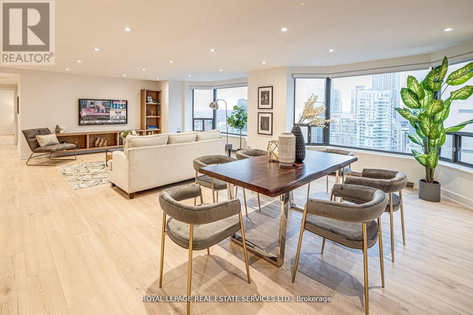












2008 - 175 CUMBERLAND STREET

,
Toronto,




Ontario
M5R3M9

