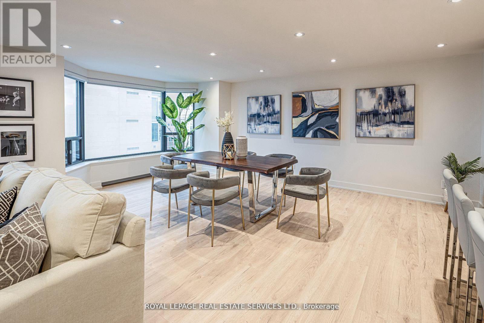 












2008 - 175 CUMBERLAND STREET

,
Toronto,




Ontario
M5R3M9

