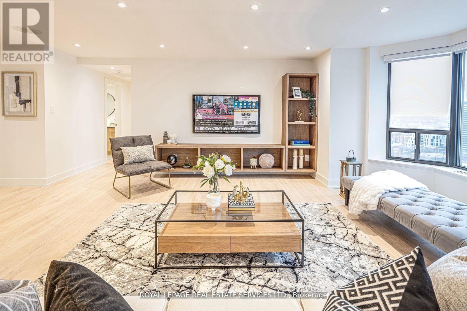 












2008 - 175 CUMBERLAND STREET

,
Toronto,




Ontario
M5R3M9

