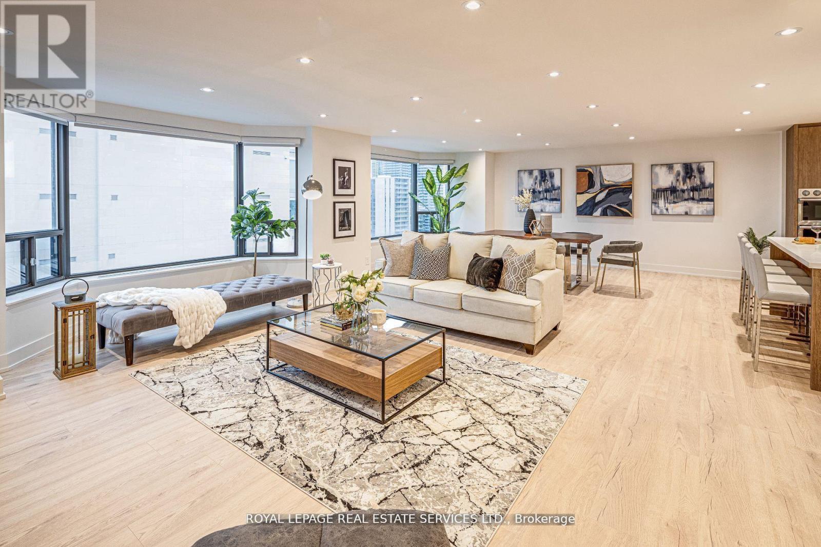 












2008 - 175 CUMBERLAND STREET

,
Toronto,




Ontario
M5R3M9

