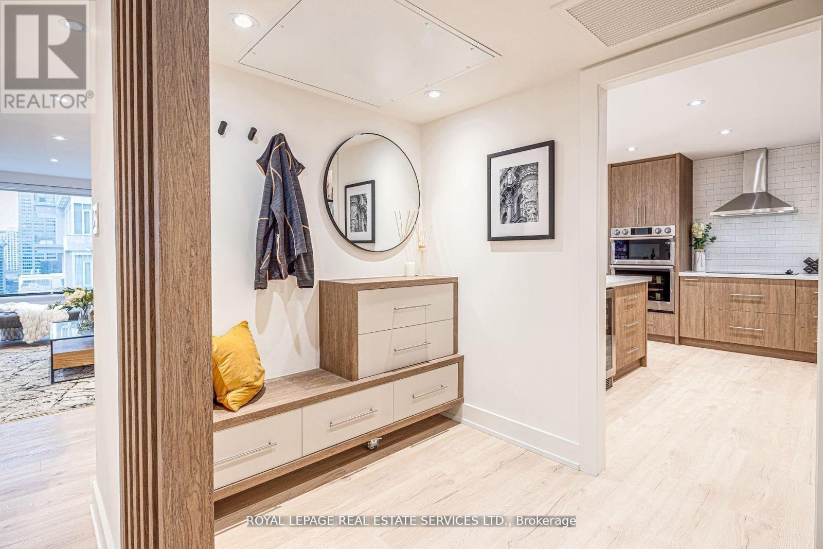 












2008 - 175 CUMBERLAND STREET

,
Toronto,




Ontario
M5R3M9

