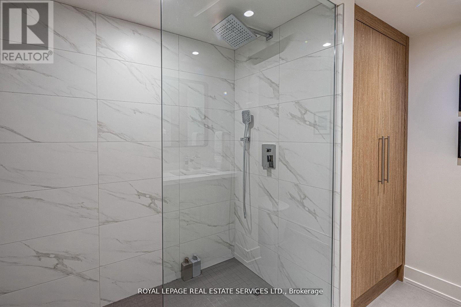 












2008 - 175 CUMBERLAND STREET

,
Toronto,




Ontario
M5R3M9

