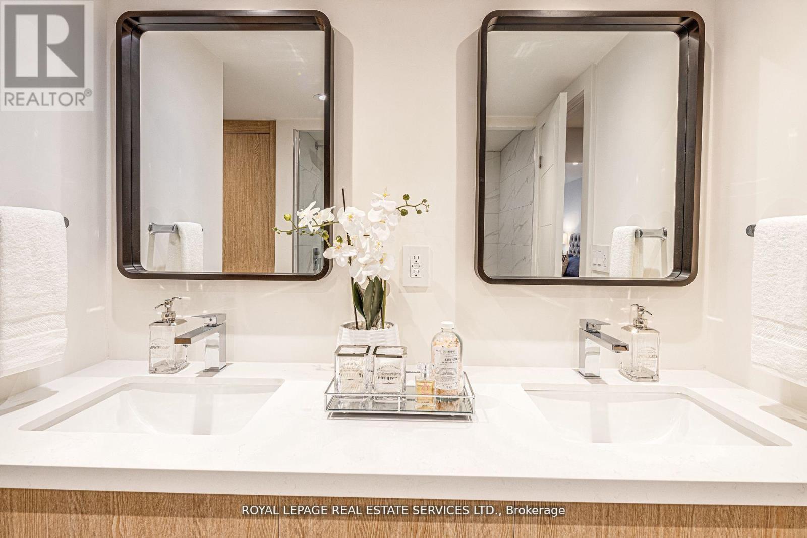












2008 - 175 CUMBERLAND STREET

,
Toronto,




Ontario
M5R3M9

