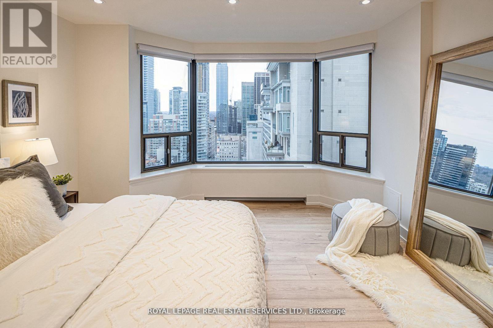












2008 - 175 CUMBERLAND STREET

,
Toronto,




Ontario
M5R3M9

