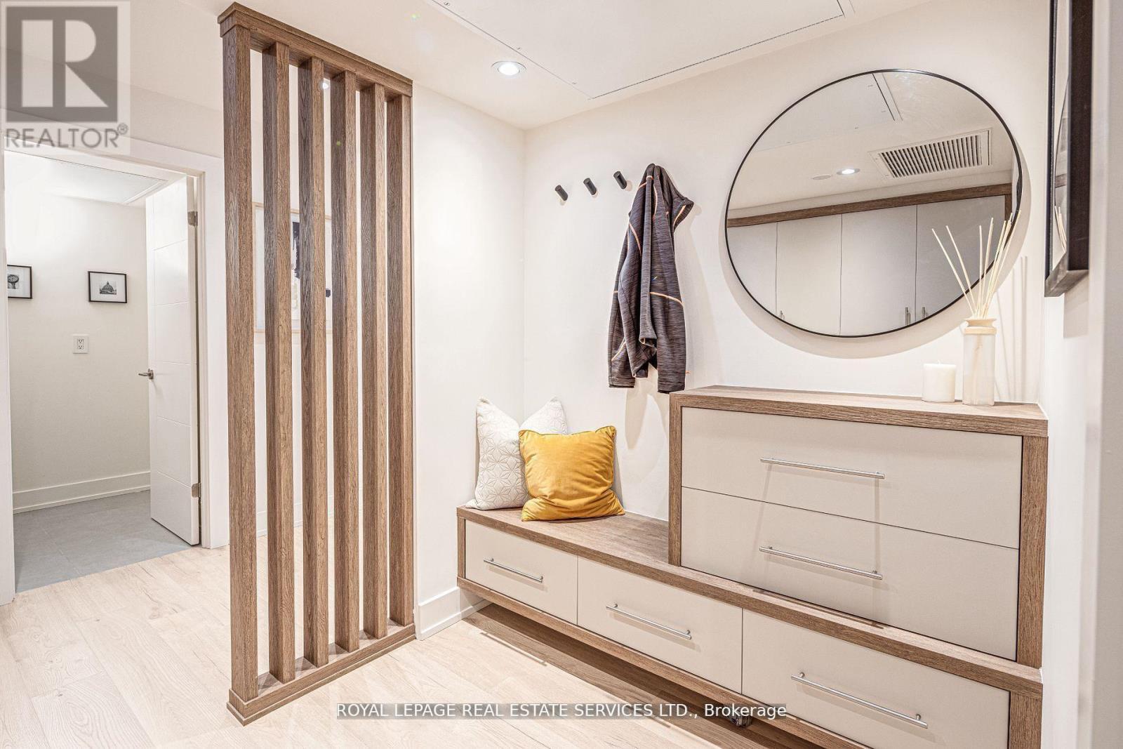 












2008 - 175 CUMBERLAND STREET

,
Toronto,




Ontario
M5R3M9

