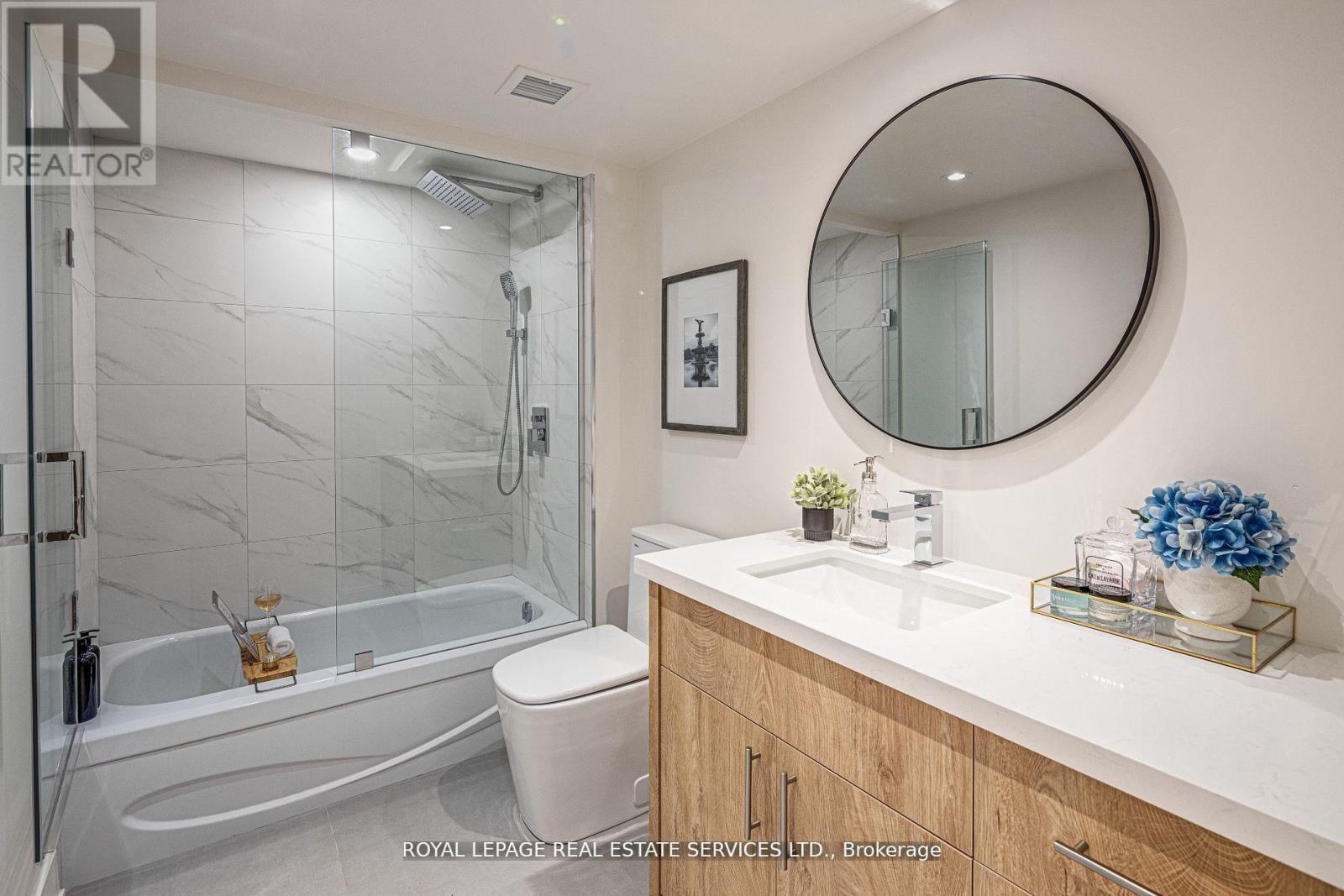 












2008 - 175 CUMBERLAND STREET

,
Toronto,




Ontario
M5R3M9

