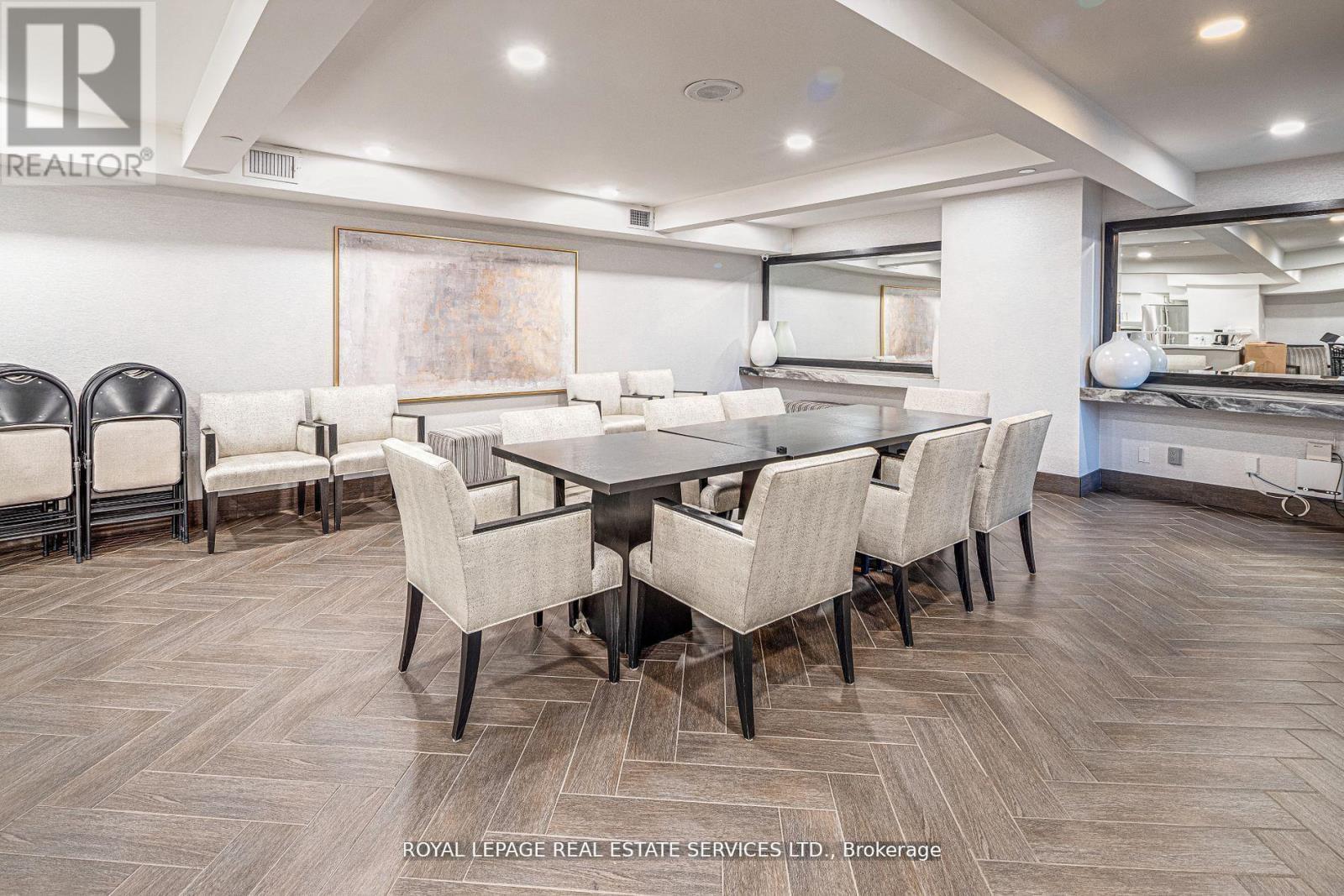 












2008 - 175 CUMBERLAND STREET

,
Toronto,




Ontario
M5R3M9

