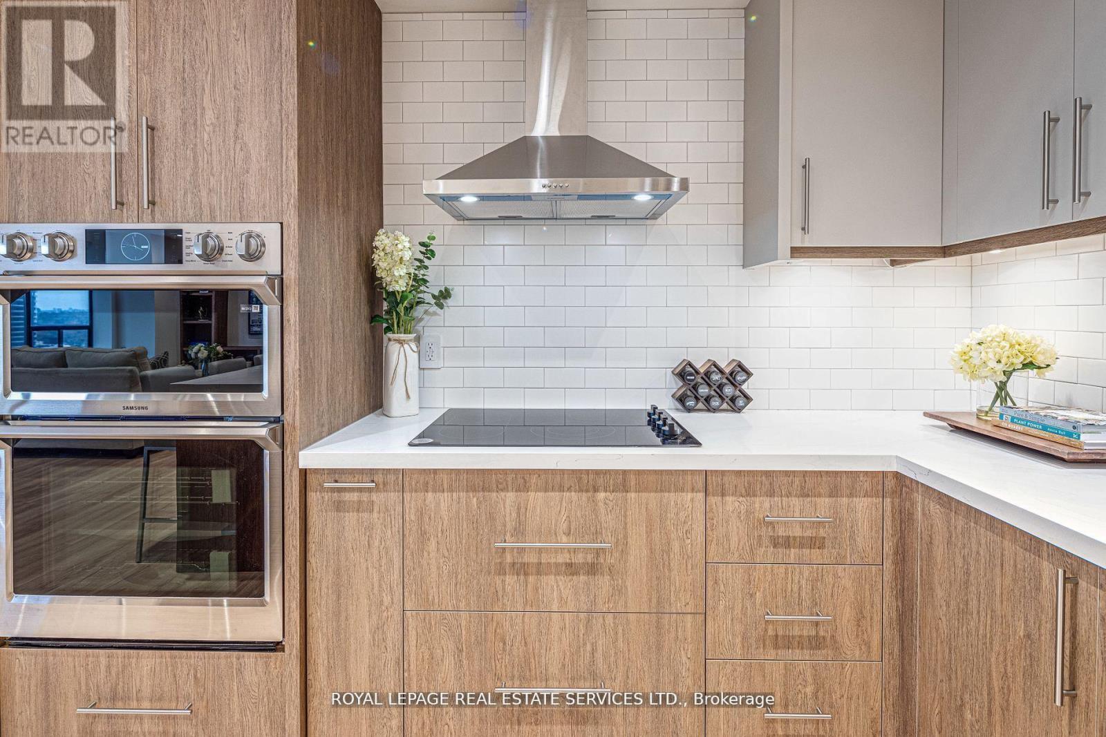 












2008 - 175 CUMBERLAND STREET

,
Toronto,




Ontario
M5R3M9

