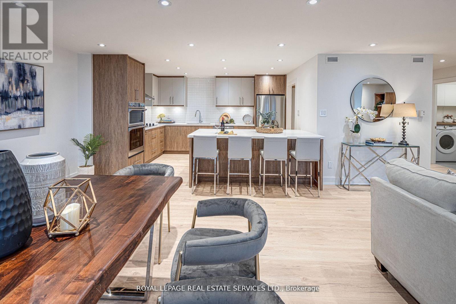 












2008 - 175 CUMBERLAND STREET

,
Toronto,




Ontario
M5R3M9

