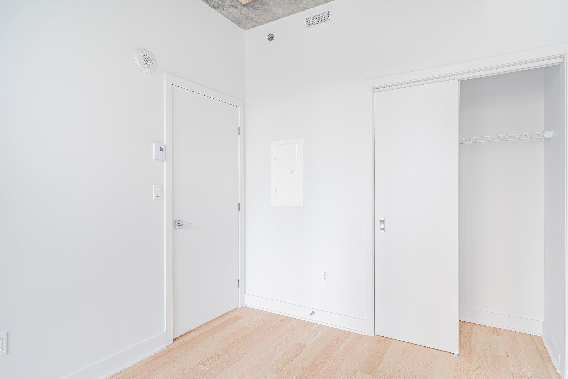 









2300


Rue Tupper

, 207,
Montréal (Ville-Marie),




QC
H3H0B9


