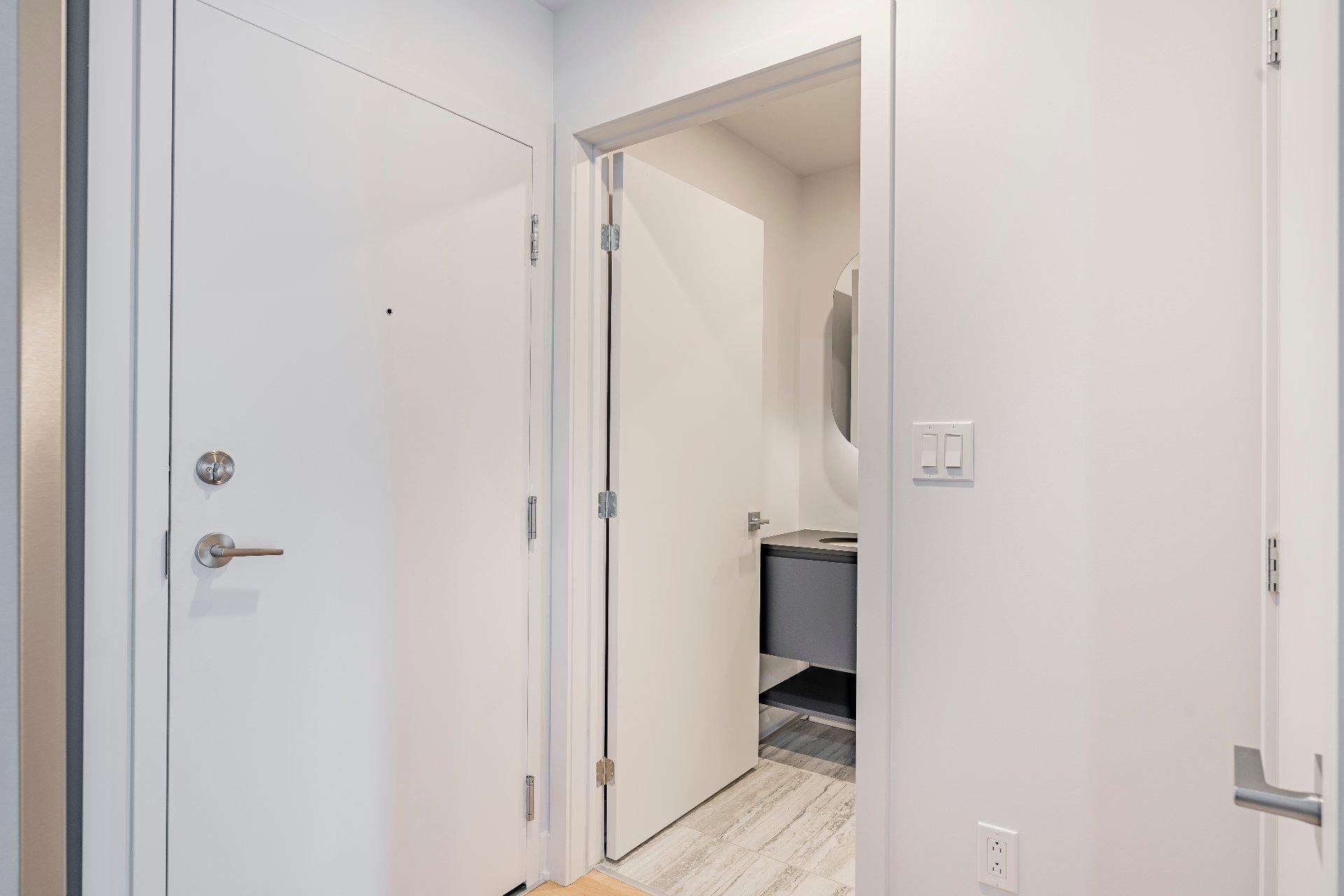 









2300


Rue Tupper

, 207,
Montréal (Ville-Marie),




QC
H3H0B9

