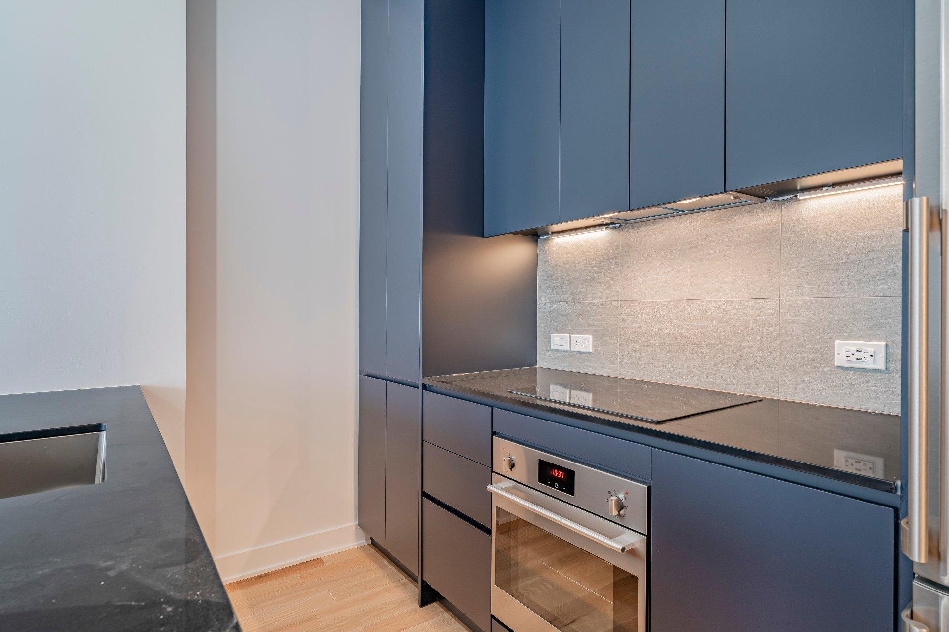 









2300


Rue Tupper

, 207,
Montréal (Ville-Marie),




QC
H3H0B9


