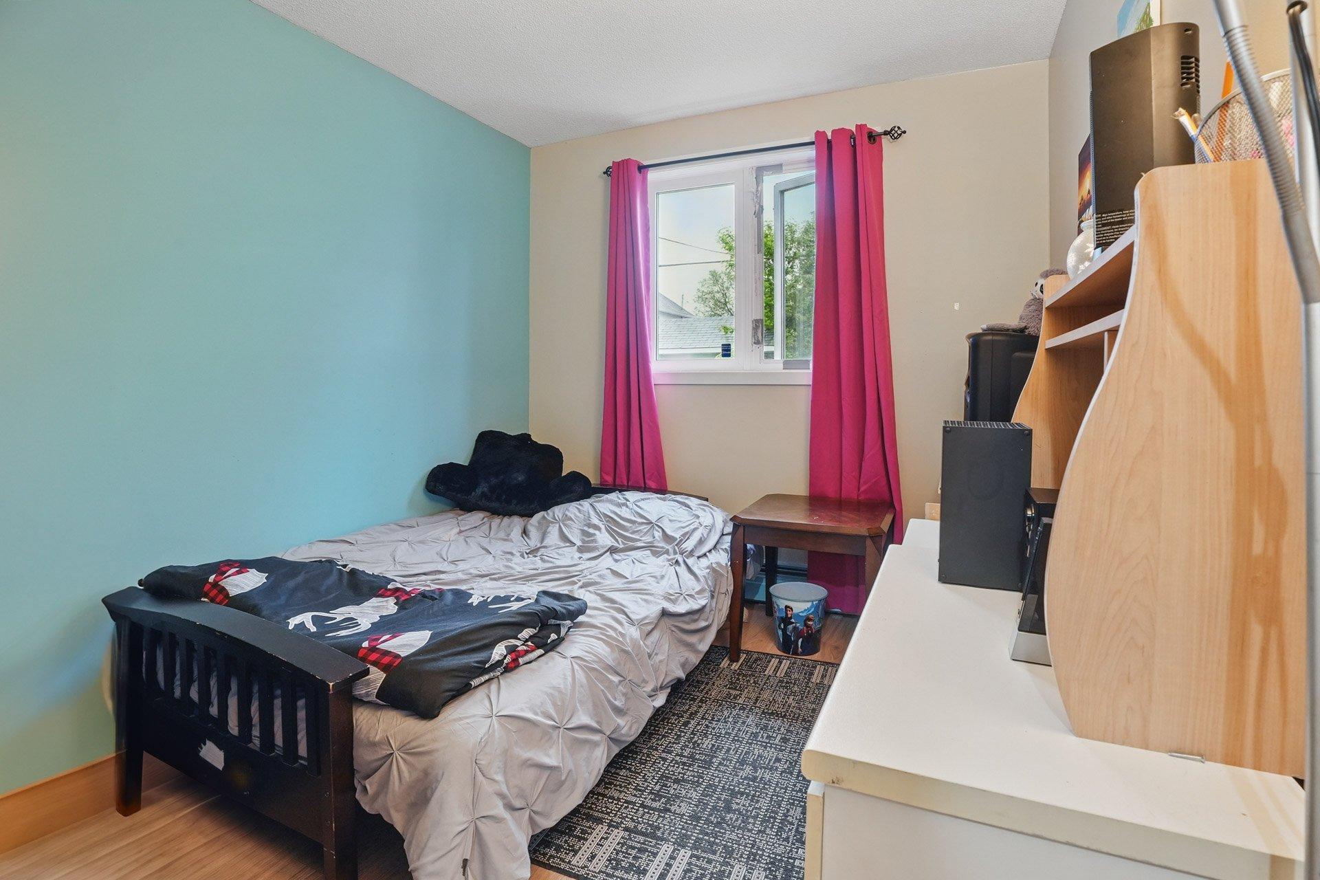 









76


Rue Nicolet

,
Gatineau (Hull),




QC
J8T2Y6


