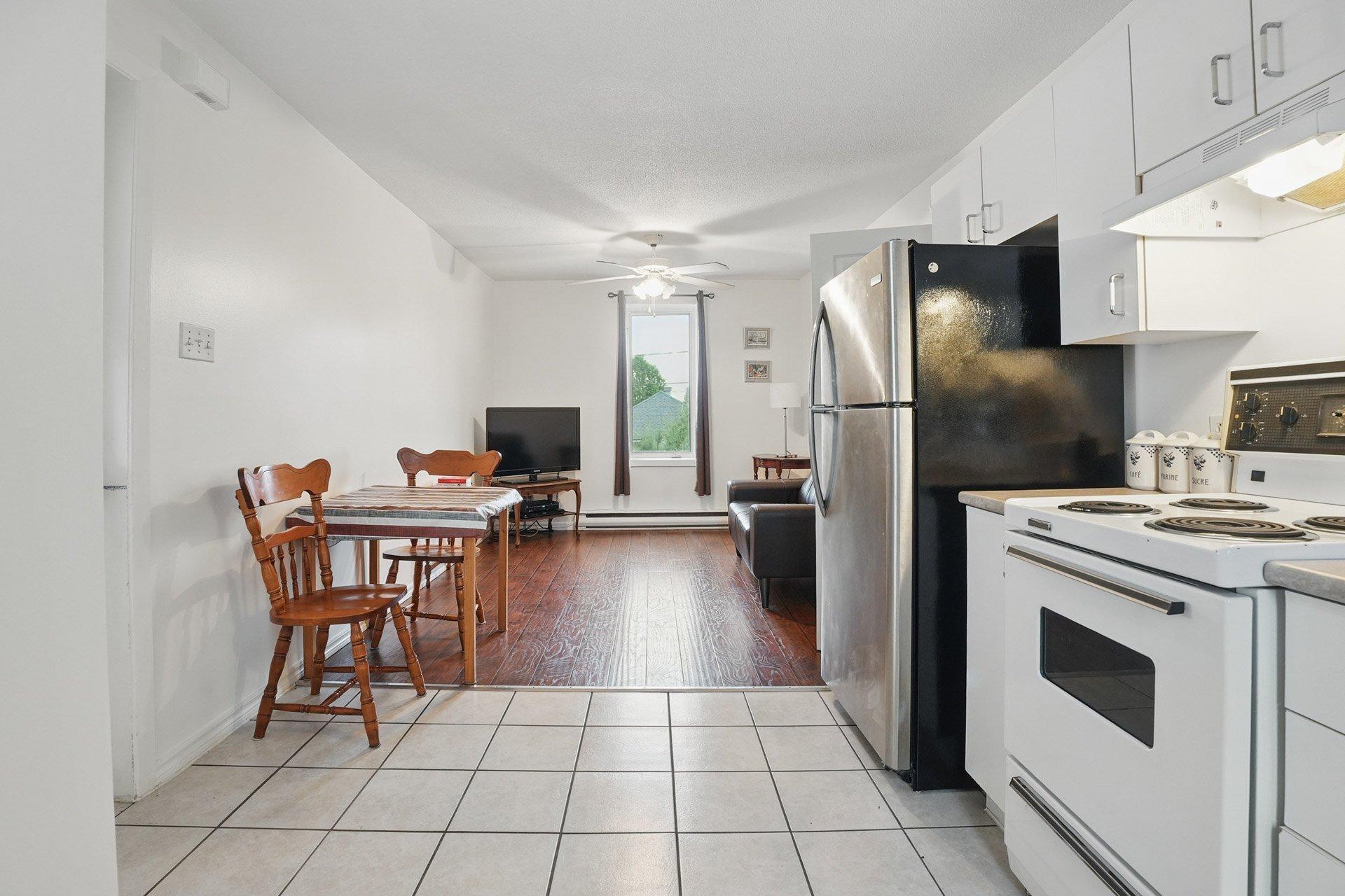









76


Rue Nicolet

,
Gatineau (Hull),




QC
J8T2Y6

