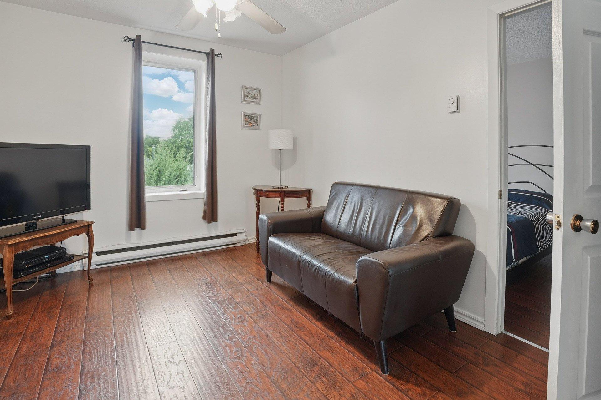 









76


Rue Nicolet

,
Gatineau (Hull),




QC
J8T2Y6


