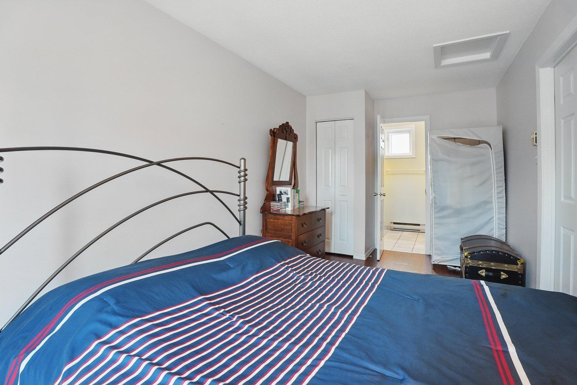 









76


Rue Nicolet

,
Gatineau (Hull),




QC
J8T2Y6

