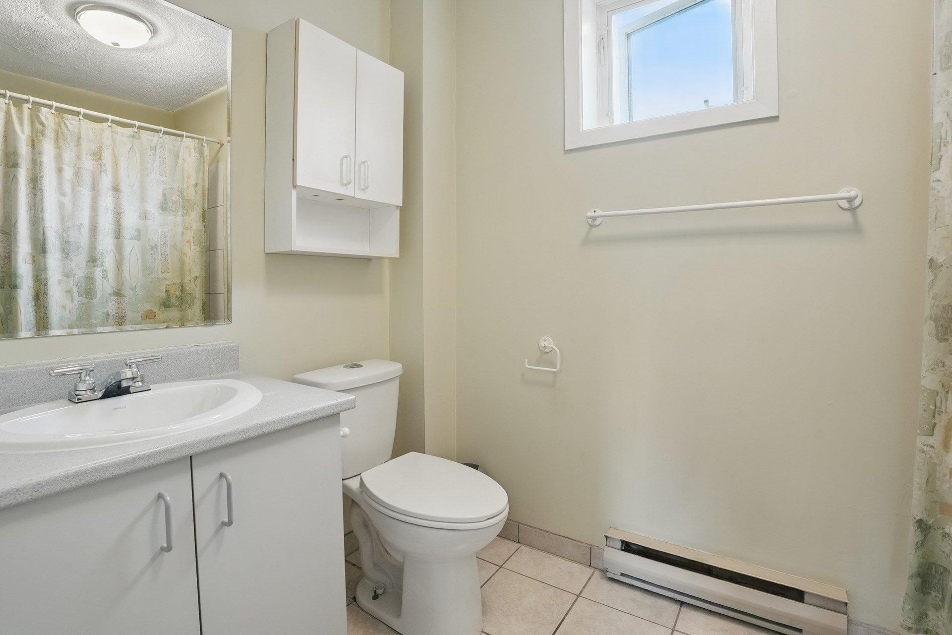 









76


Rue Nicolet

,
Gatineau (Hull),




QC
J8T2Y6

