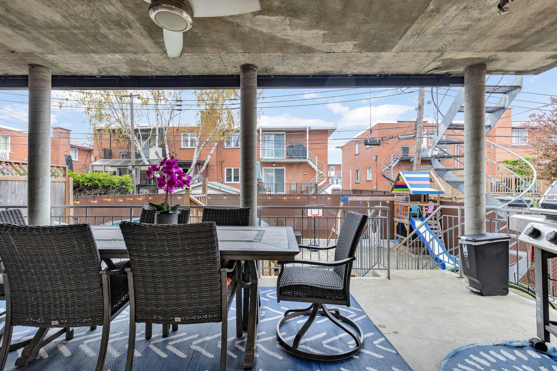 









11641

 - 11645


Av. Laurier

,
Montréal (Montréal-Nord),




QC
H1G4A8

