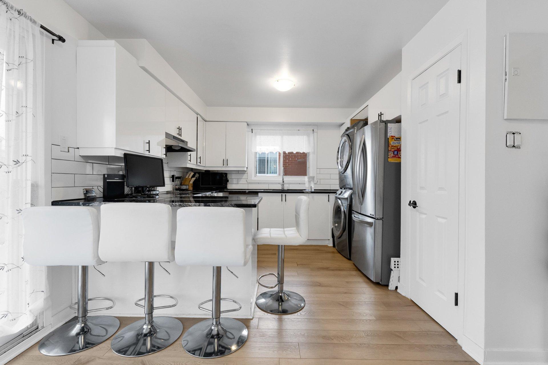 









11641

 - 11645


Av. Laurier

,
Montréal (Montréal-Nord),




QC
H1G4A8


