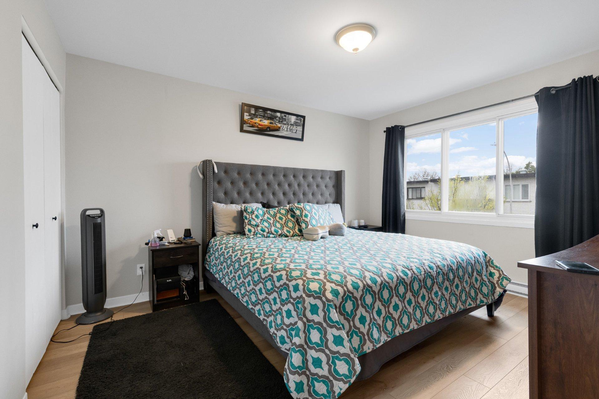 









11641

 - 11645


Av. Laurier

,
Montréal (Montréal-Nord),




QC
H1G4A8

