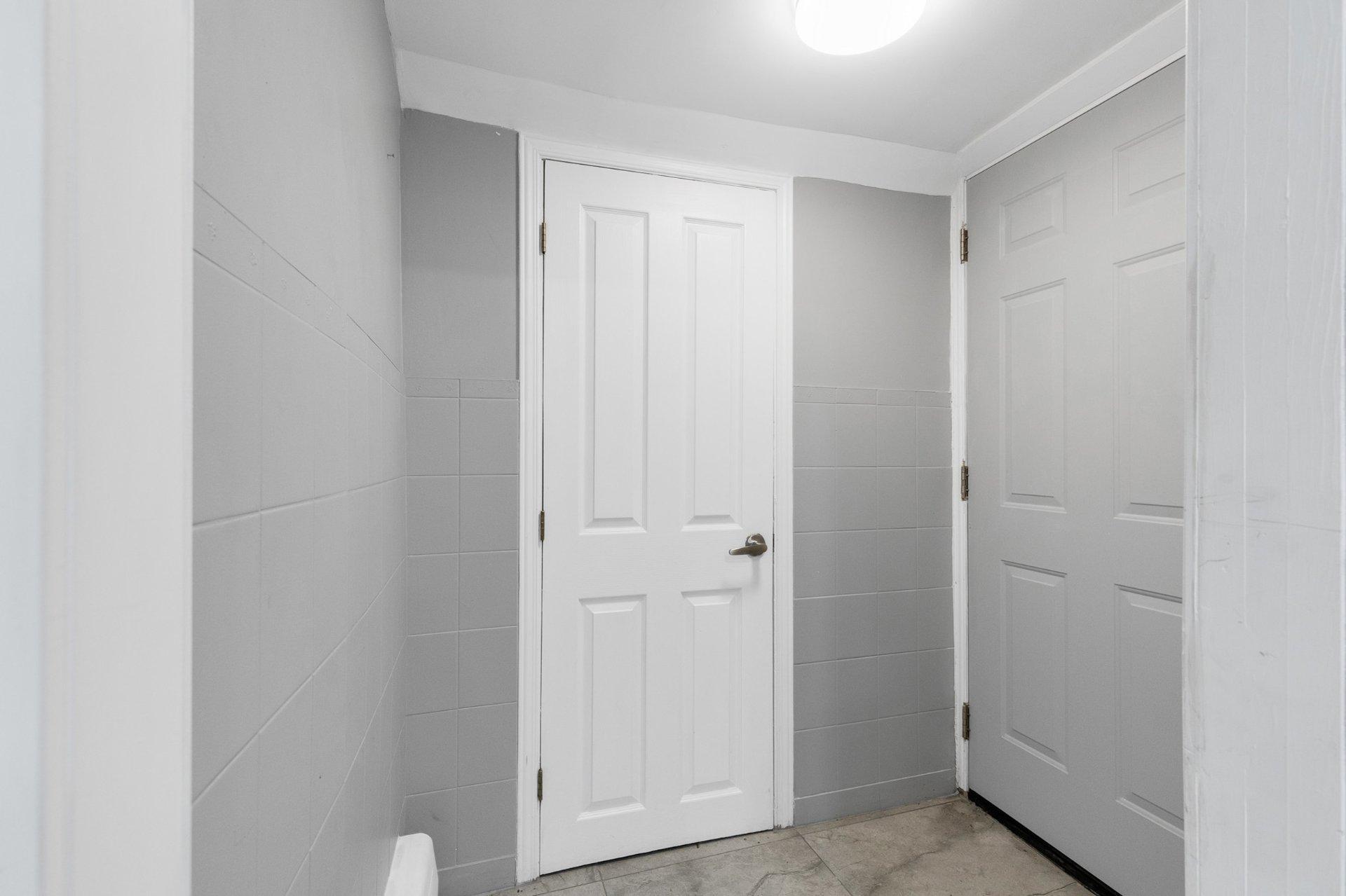 









11641

 - 11645


Av. Laurier

,
Montréal (Montréal-Nord),




QC
H1G4A8


