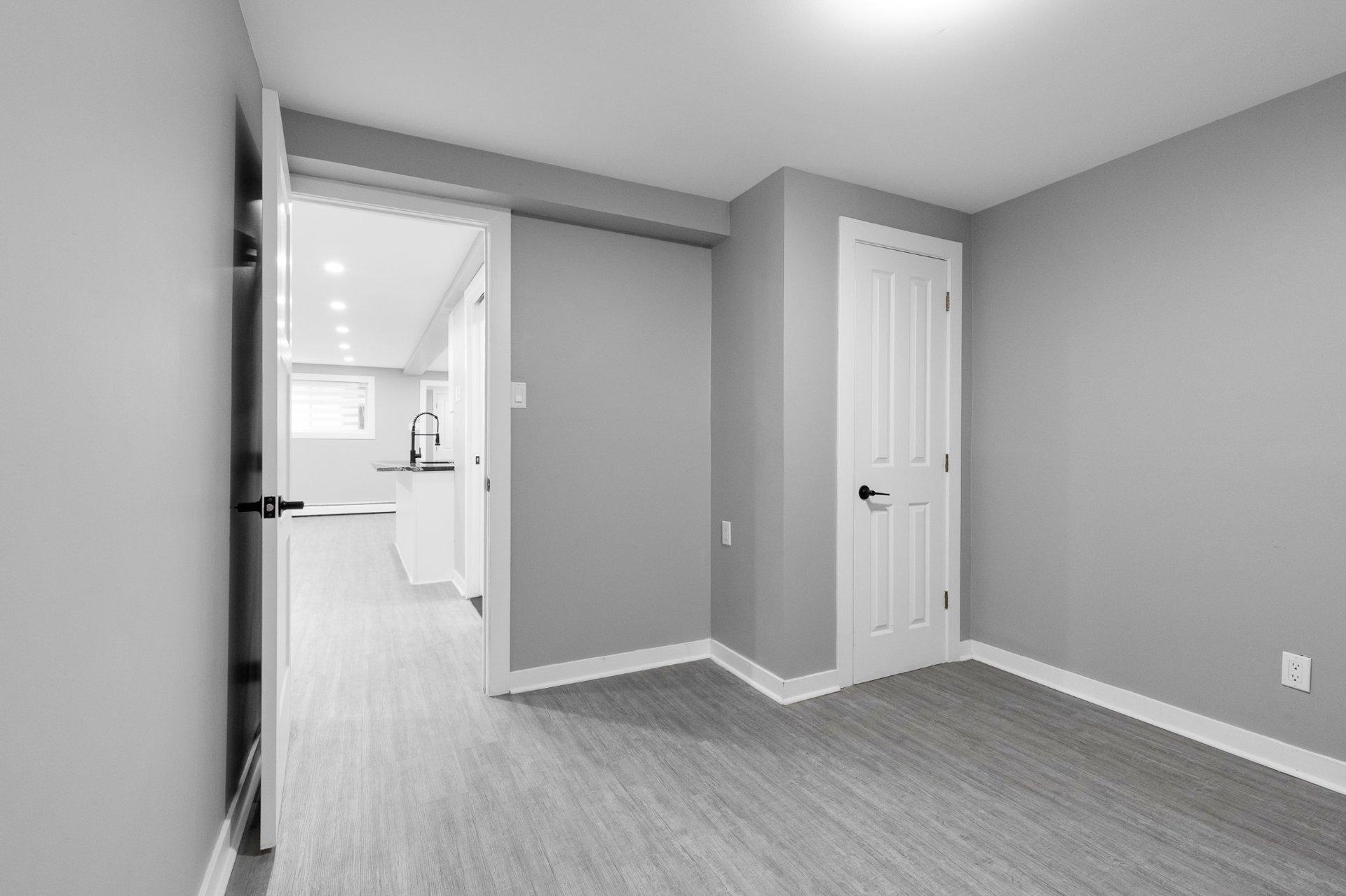 









11641

 - 11645


Av. Laurier

,
Montréal (Montréal-Nord),




QC
H1G4A8

