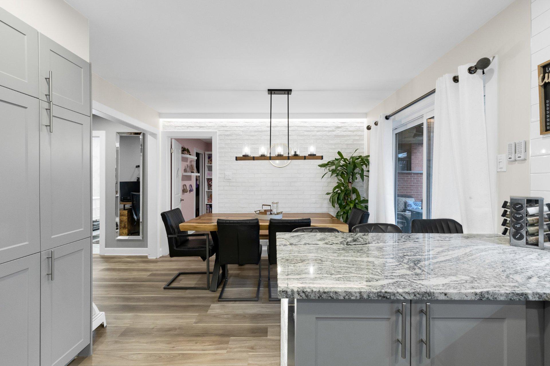 









11641

 - 11645


Av. Laurier

,
Montréal (Montréal-Nord),




QC
H1G4A8

