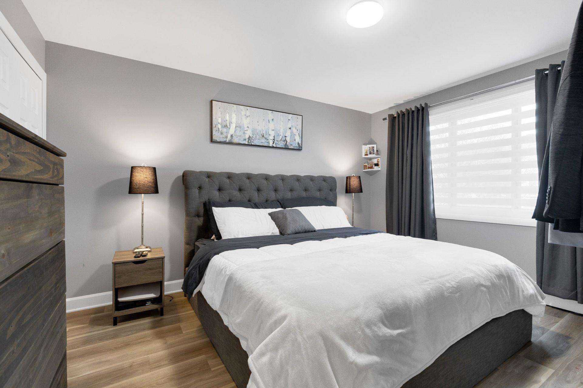 









11641

 - 11645


Av. Laurier

,
Montréal (Montréal-Nord),




QC
H1G4A8

