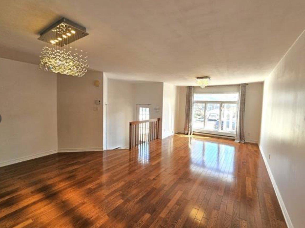 









8274


Rue Ouimet

,
Brossard,




QC
J4Y3B3

