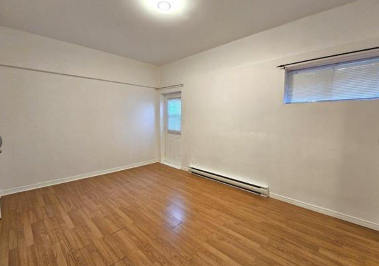 









8274


Rue Ouimet

,
Brossard,




QC
J4Y3B3

