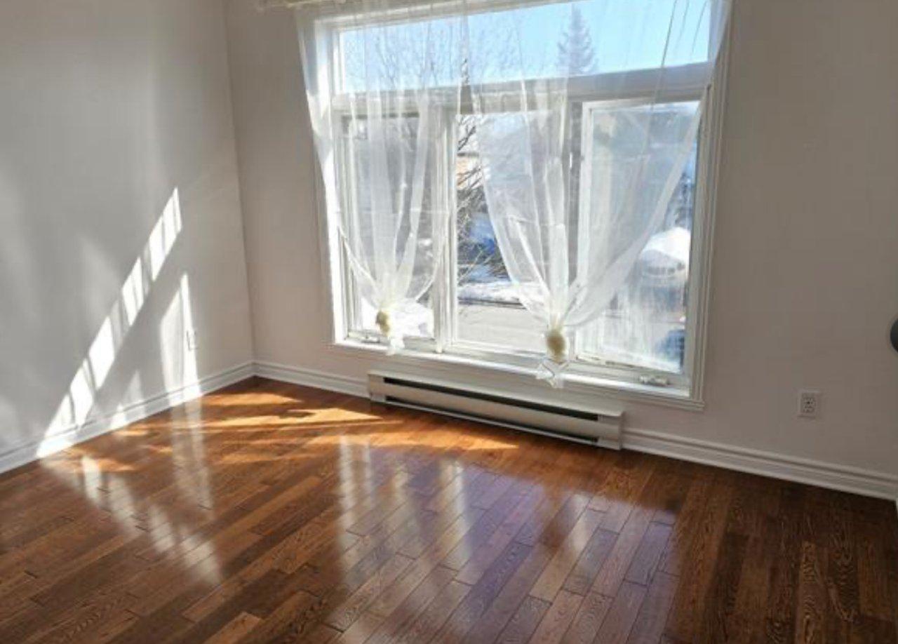









8274


Rue Ouimet

,
Brossard,




QC
J4Y3B3

