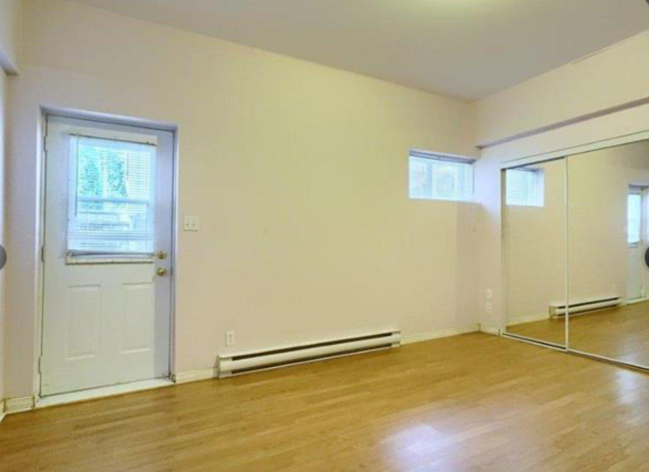 









8274


Rue Ouimet

,
Brossard,




QC
J4Y3B3

