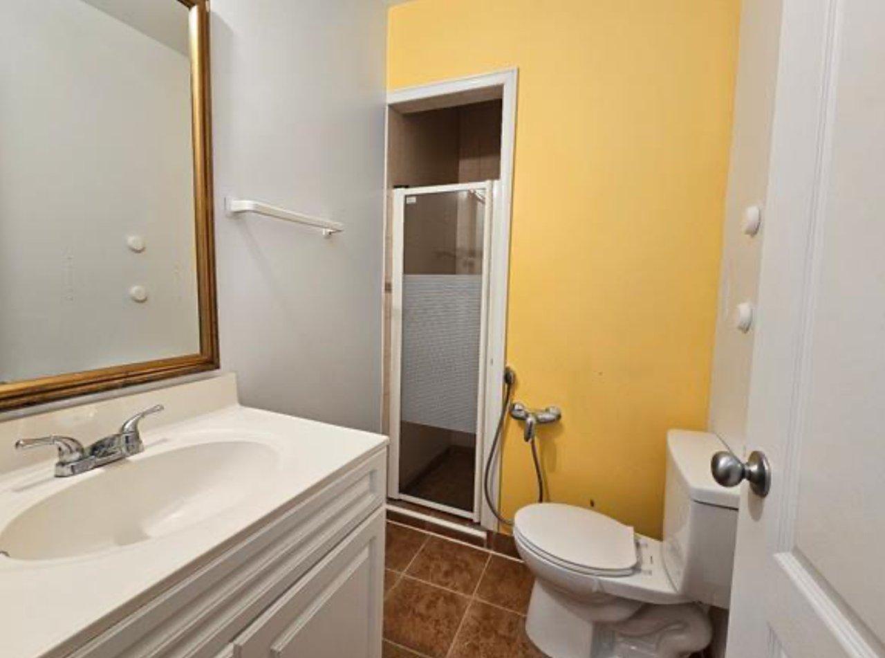 









8274


Rue Ouimet

,
Brossard,




QC
J4Y3B3

