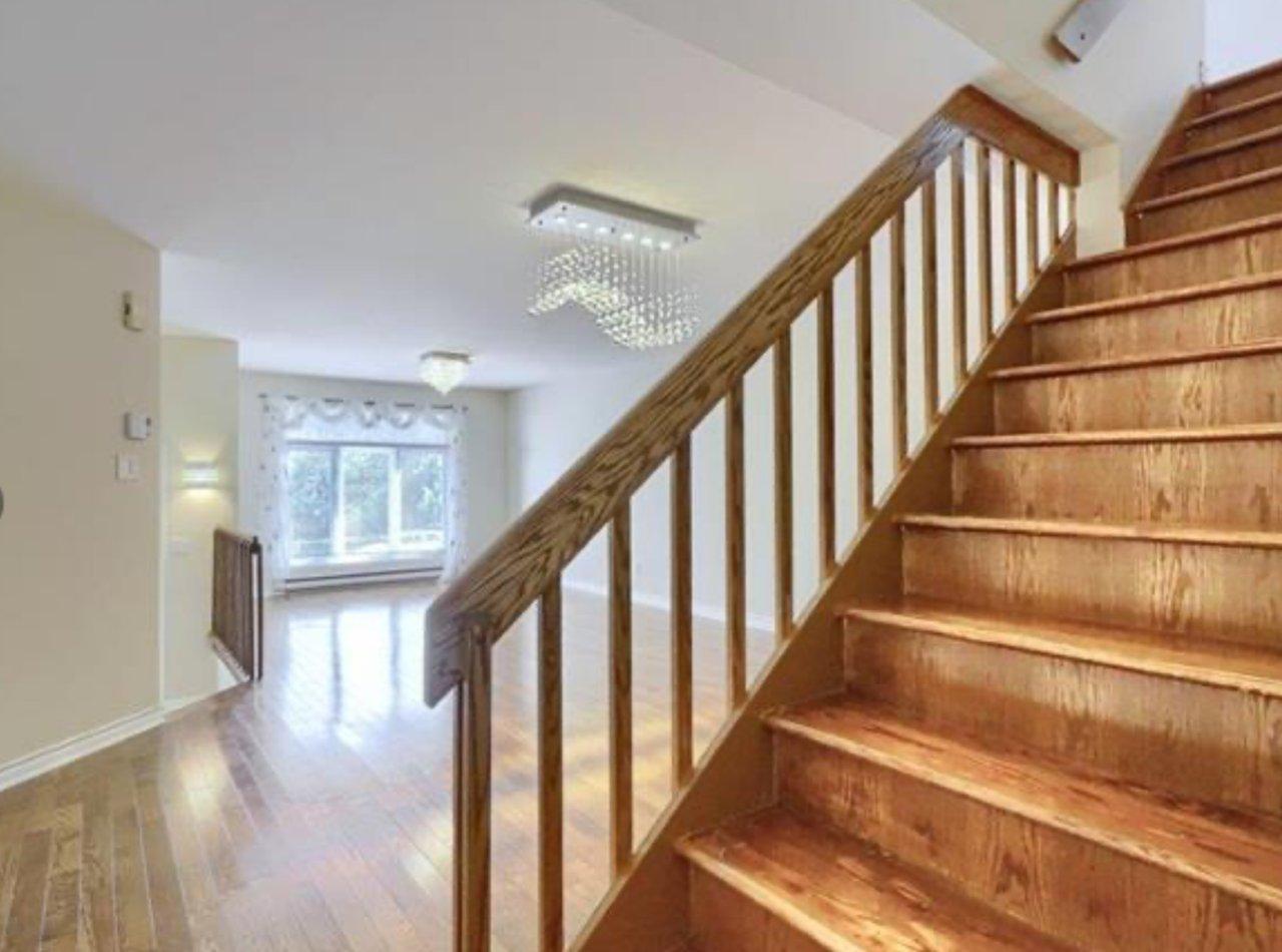 









8274


Rue Ouimet

,
Brossard,




QC
J4Y3B3

