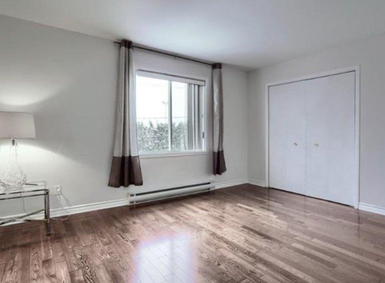 









8274


Rue Ouimet

,
Brossard,




QC
J4Y3B3

