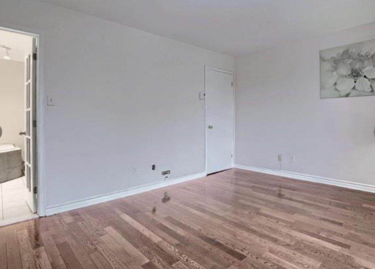 









8274


Rue Ouimet

,
Brossard,




QC
J4Y3B3

