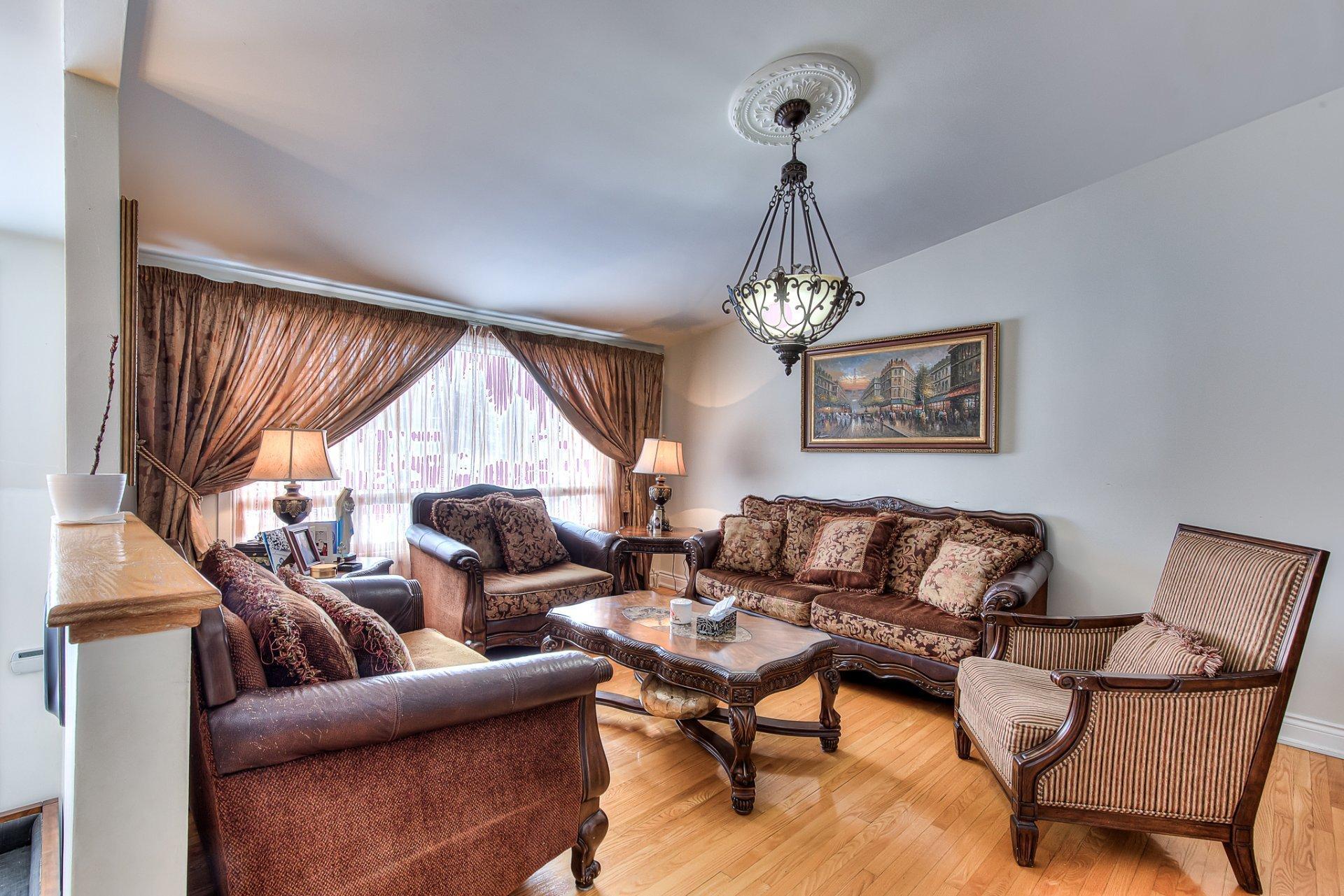 









168


Av. Denonville

,
Laval (Chomedey),




QC
H7W2M9

