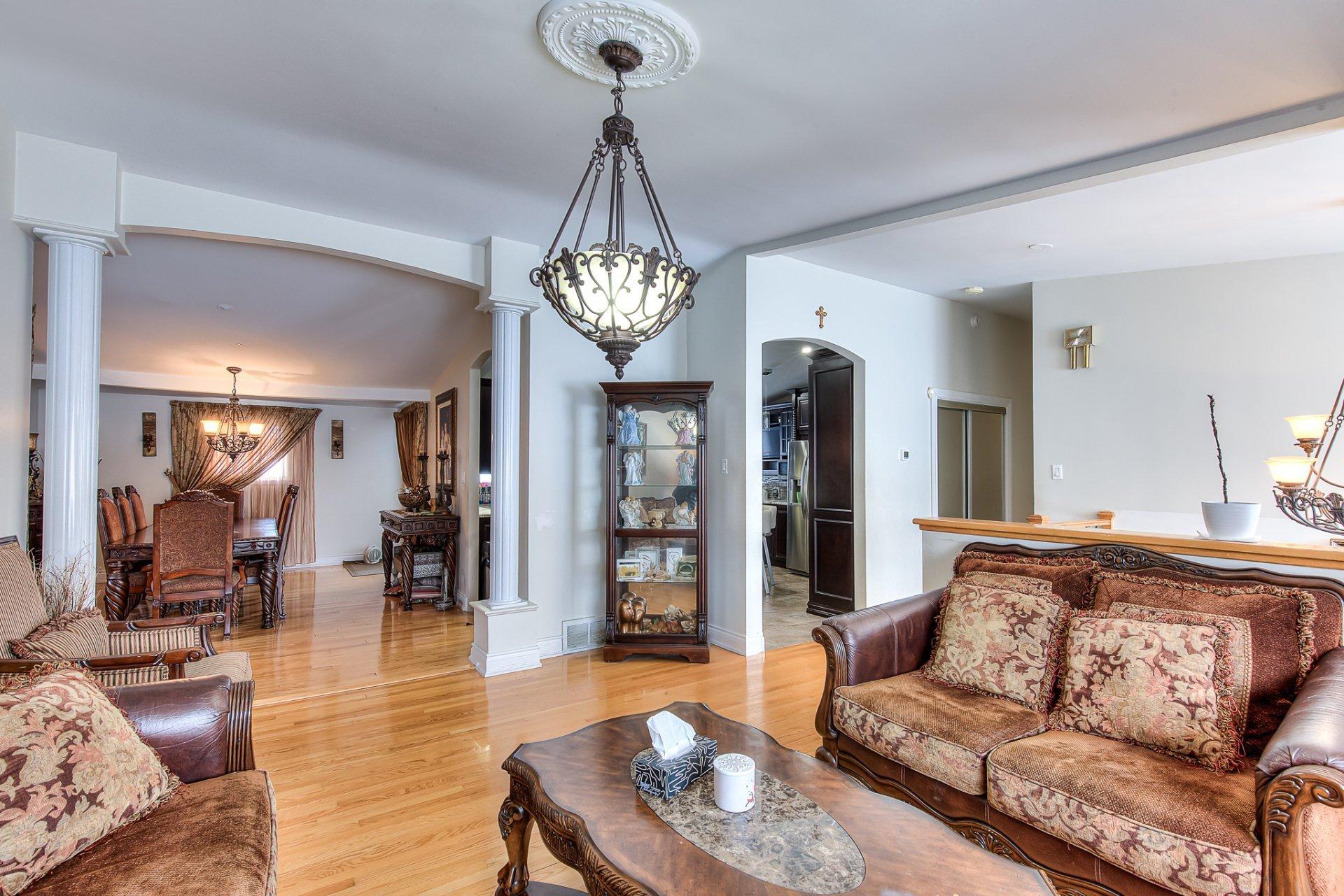 









168


Av. Denonville

,
Laval (Chomedey),




QC
H7W2M9

