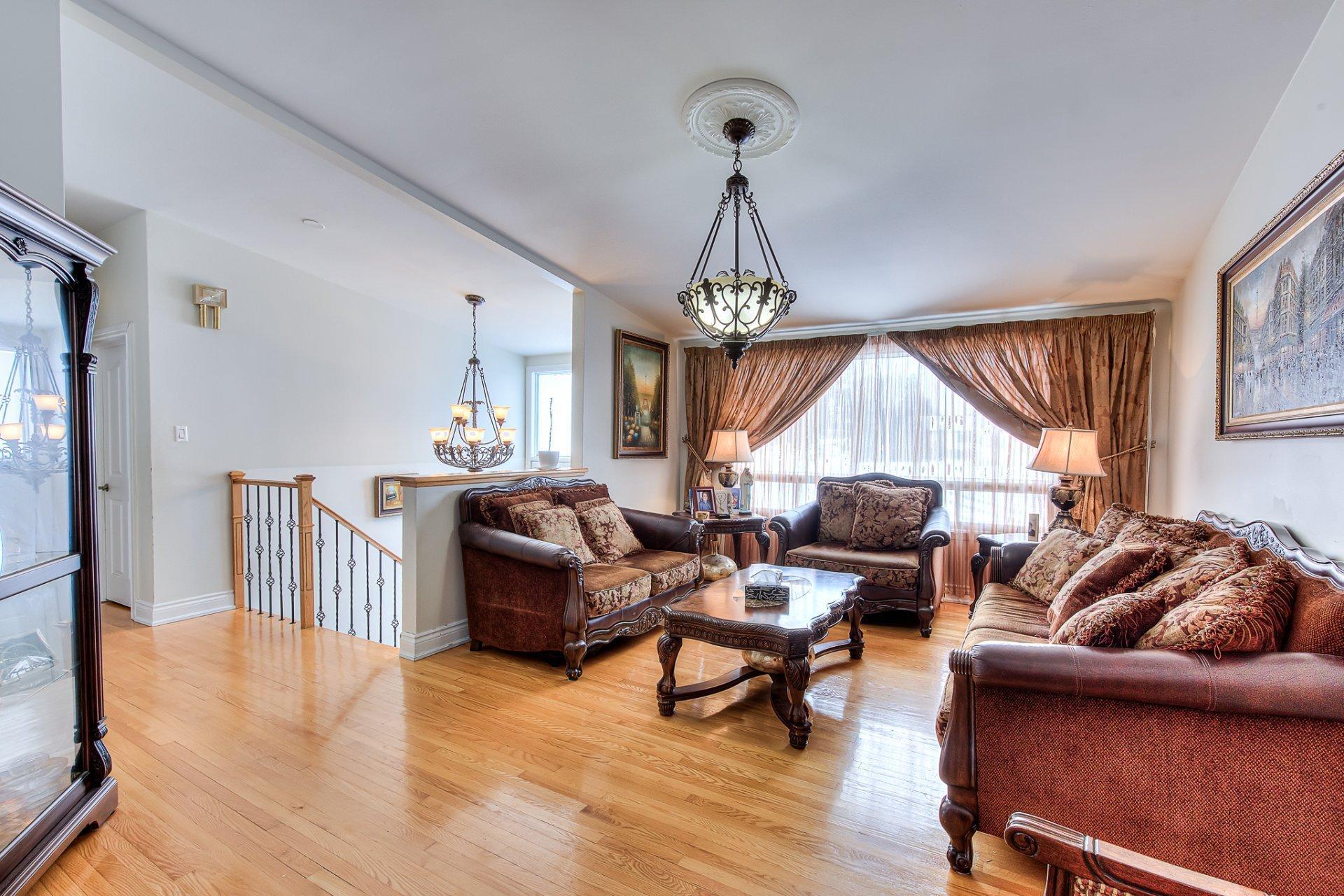 









168


Av. Denonville

,
Laval (Chomedey),




QC
H7W2M9

