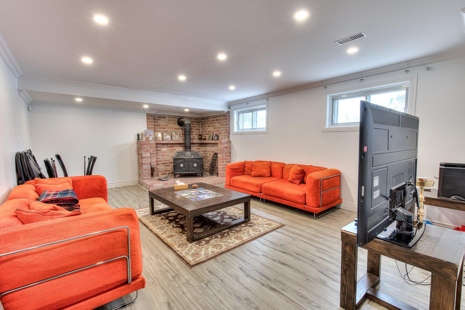









168


Av. Denonville

,
Laval (Chomedey),




QC
H7W2M9

