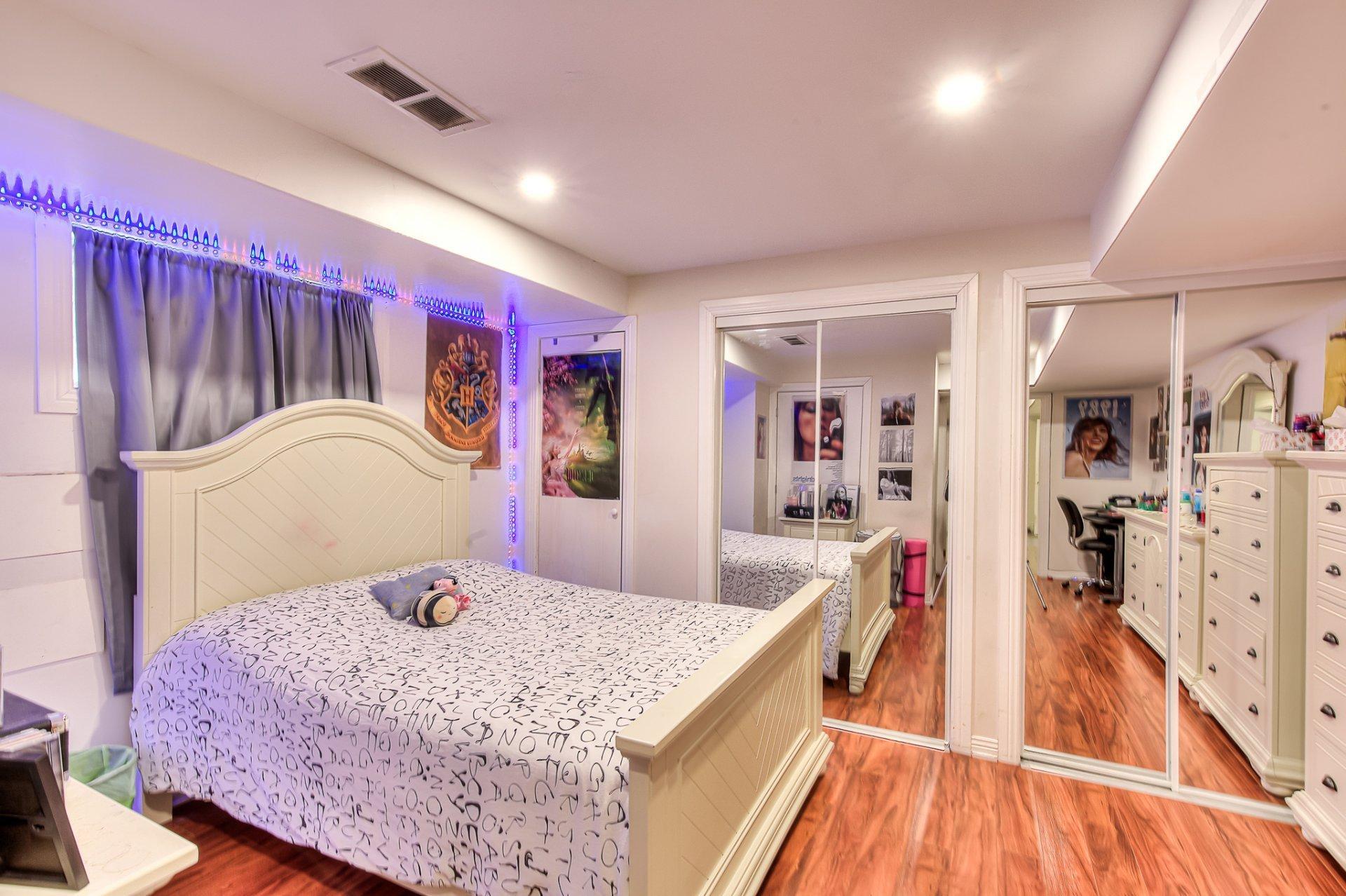 









168


Av. Denonville

,
Laval (Chomedey),




QC
H7W2M9

