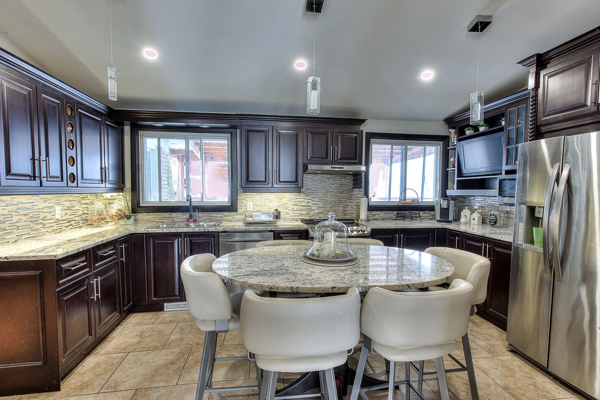









168


Av. Denonville

,
Laval (Chomedey),




QC
H7W2M9

