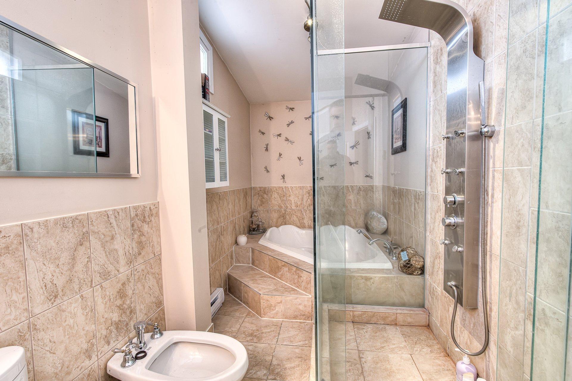 









168


Av. Denonville

,
Laval (Chomedey),




QC
H7W2M9

