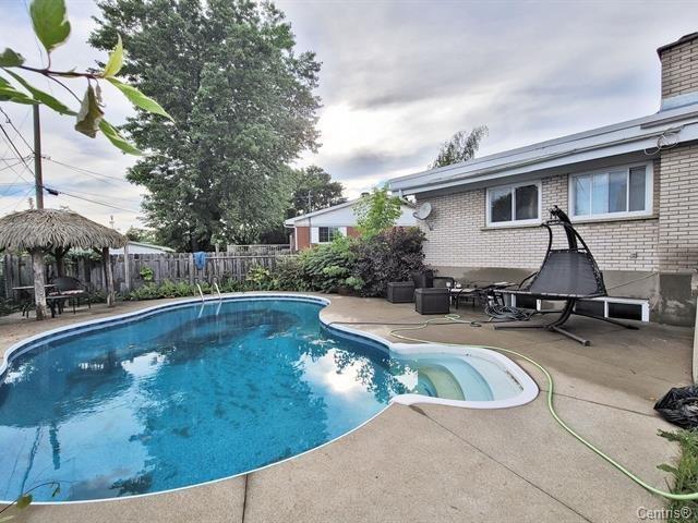 









168


Av. Denonville

,
Laval (Chomedey),




QC
H7W2M9

