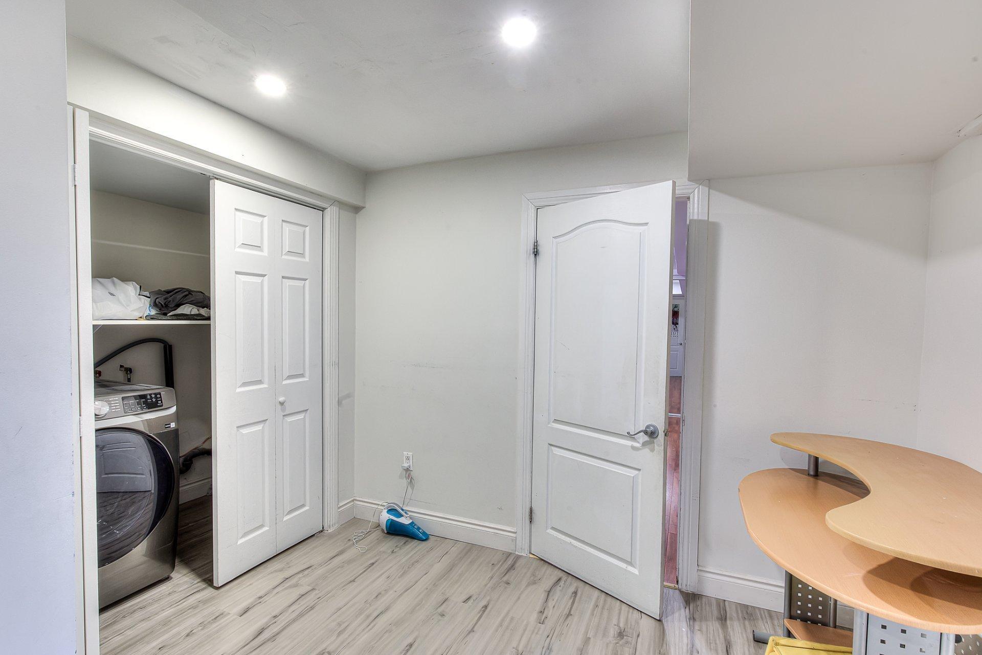 









168


Av. Denonville

,
Laval (Chomedey),




QC
H7W2M9

