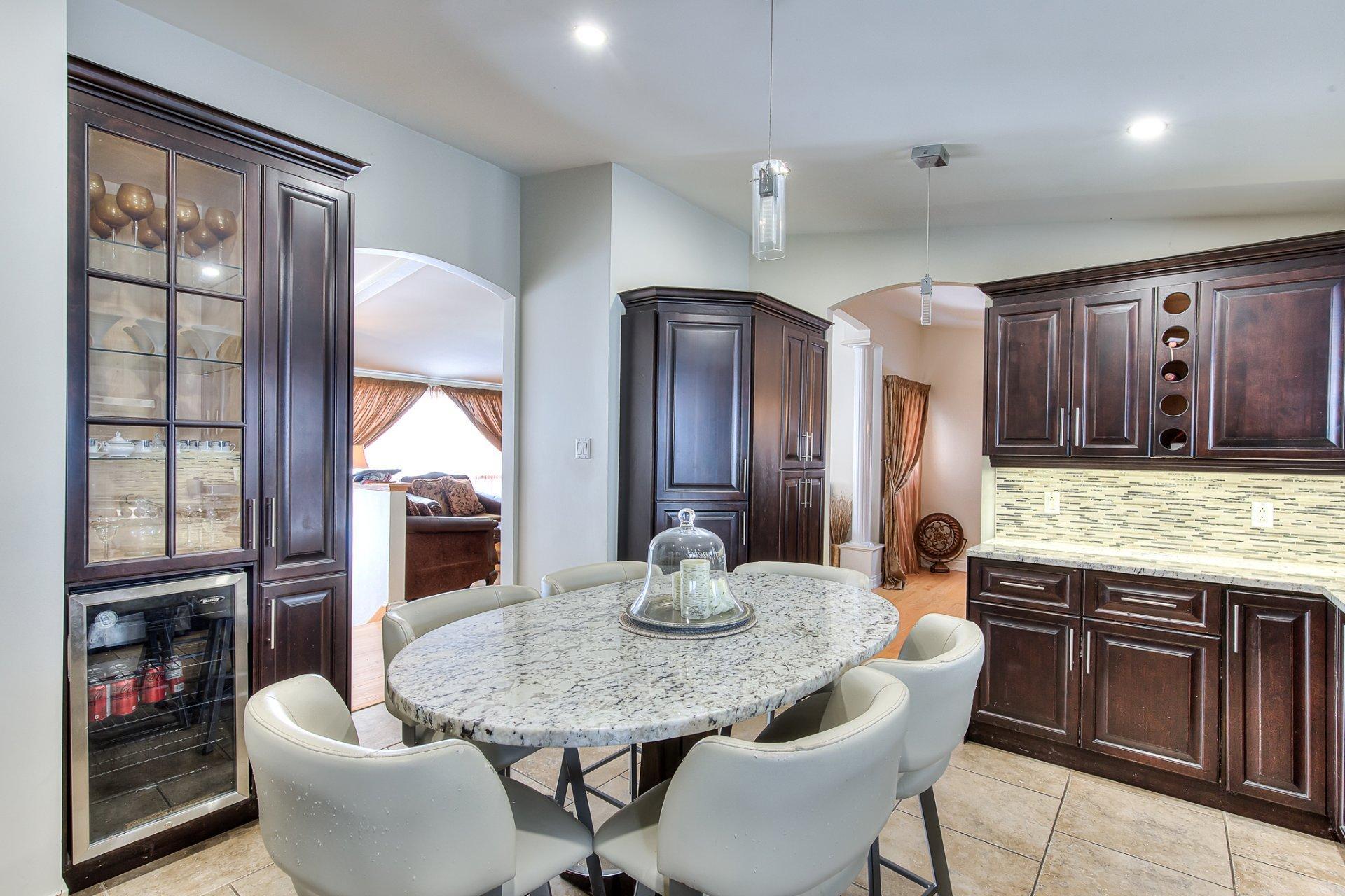 









168


Av. Denonville

,
Laval (Chomedey),




QC
H7W2M9

